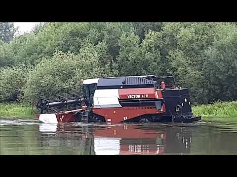 Видео: They drowned a combine harvester and two tractors in the river Утопили комбайн и два трактора в реке