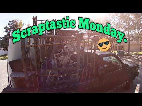 Видео: Сегодня улицы вымощены мусором.