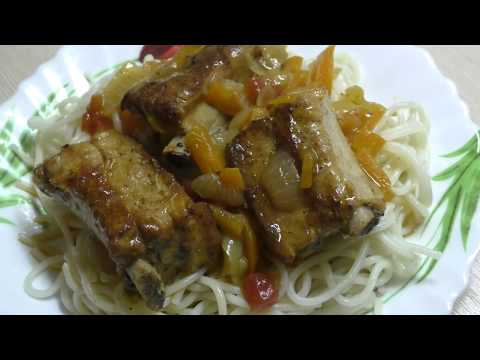 Видео: Рёбрышки с овощами тушеные в мультиварке/Мясо тает во рту/Как вкусно приготовить свиные ребра