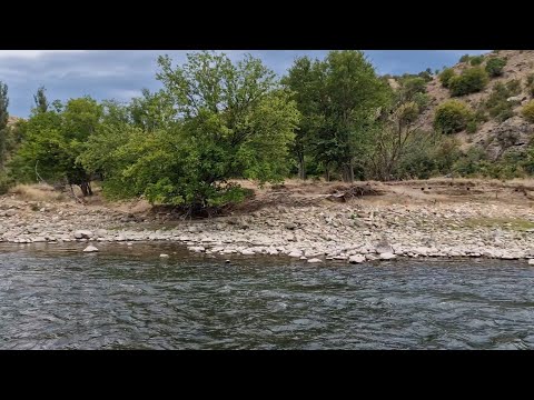 Видео: Река Струма - риболов в бързей с директен телескоп 6-ца 