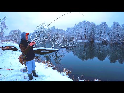 Видео: Ловля ЩУКИ на річці Горинь. Зимовий Спінінг