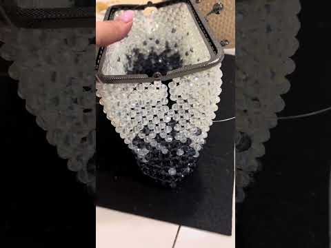 Видео: Фермуар закрывается легко! Как правильно соединить боковины хрустальной сумочки на фермуаре