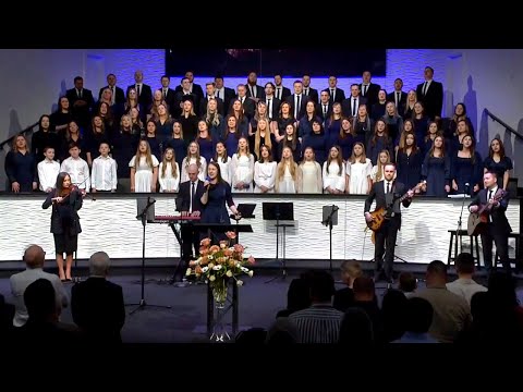 Видео: Святой, Слава Твоя наполнила храм! - Я буду петь Тебе хвалу и славу | CCS Young Families Choir