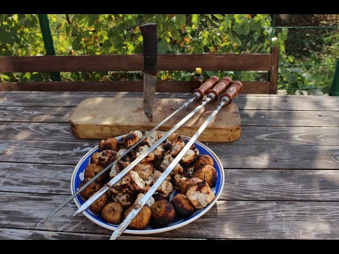 Видео: Шашлык из курицы и грибочки на мангале! Очень вкусно и просто!