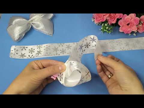 Видео: DIY/ РОСКОШНЫЙ Новогодний бант из лент для девочек. Layered Luxe Bow from Ribbons |