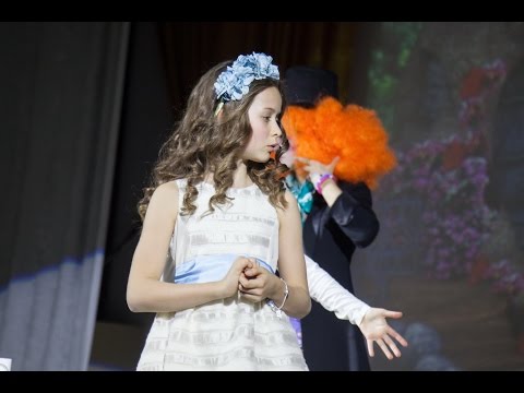 Видео: Алиса в Стране Чудес