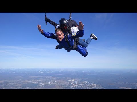 Видео: Федор Степанюк | Первый прыжок с парашютом