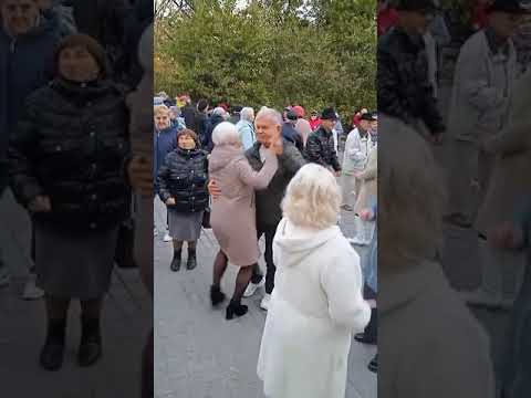 Видео: 19.10.24г..."Веселушки"... Олег Гаврилюк... звучит на танцполе в Гомеле...