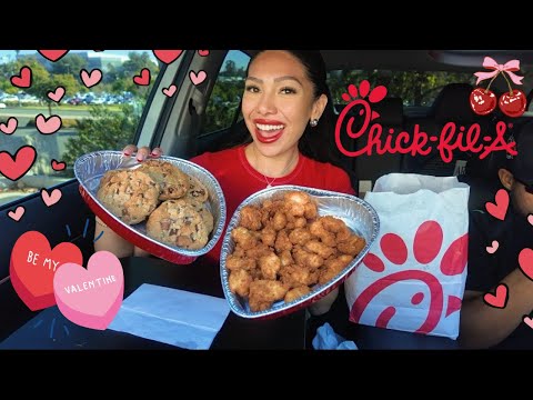 Видео: Поднос с чик-фил-а ко дню святого Валентина Мукбанг! + НОВЫЙ сэндвич с жареной острой курицей❤️🐥