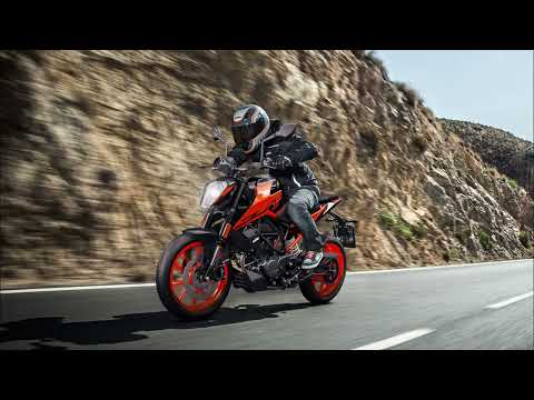 Видео: Топ 7 дорожных мотоциклов за 300 тысяч рублей. Лучшие нейкеды, классики и стритфайтеры.