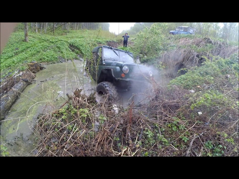 Видео: Уаз v8 засел. Часть 1. Весна.Бездорожье 2017.