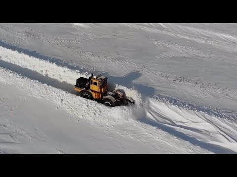 Видео: Снова на снегу. Бью дороги на скважины после метели.