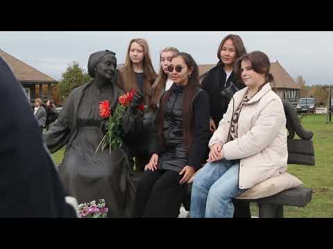 Видео: Открытие памятника Арине Родионовне, няне Пушкина