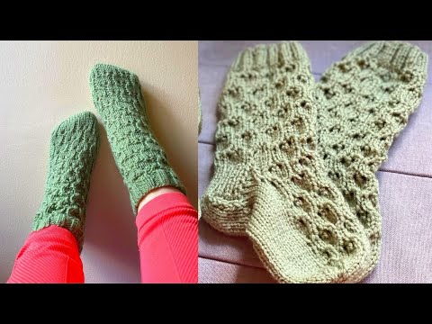 Видео: SUPER EASY AJOUR PATTERN FOR SOCKS (#knittingtutorialforbeginners #knittingsocks #вязаныеноски)