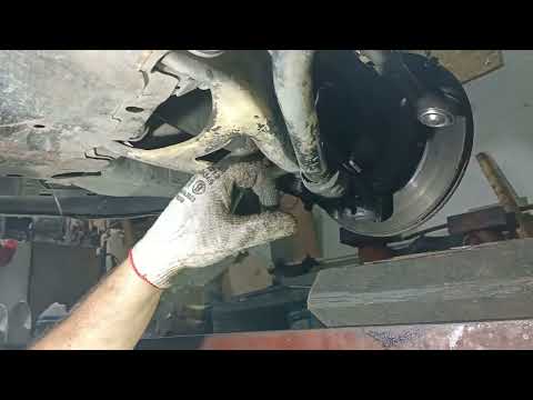 Видео: Замена правого привода Рено Меган 1.