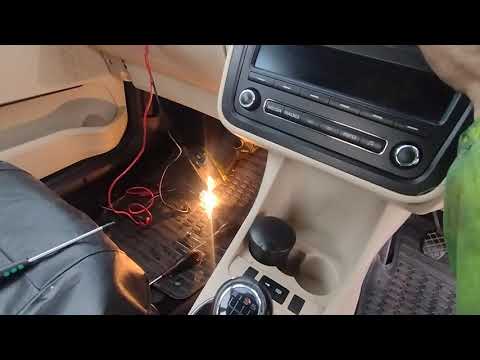 Видео: Skoda Fabia (не работает электродвигатель отопителя) проверка и замена