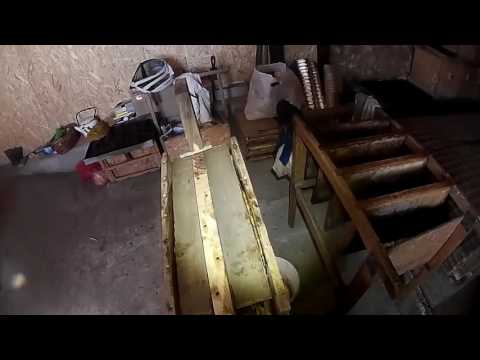 Видео: Воскопрес Лисица, отжим воскосырья после паровой воскотопки