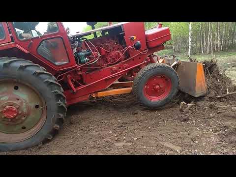 Видео: Экскаватор ЮМЗ - дергаем пеньки на участке