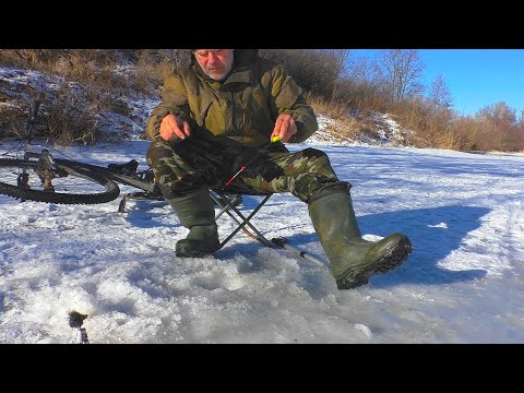Видео: Рыбалка на речке в конце января 2023