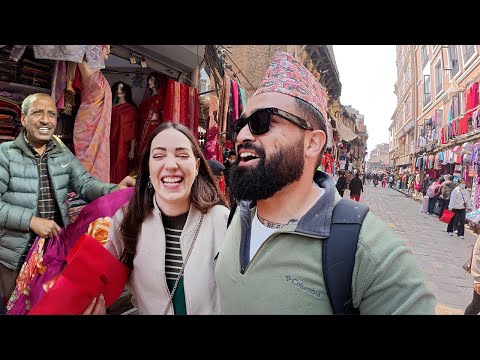 Видео: Внутри самого безумного уличного рынка Непала 🇳🇵