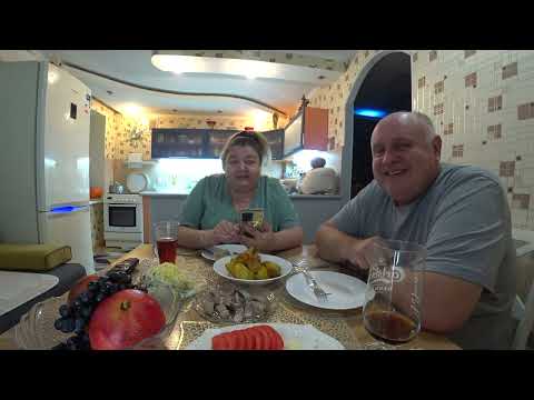 Видео: УЖИНАЕМ ВМЕСТЕ С ВАМИ/ОТВЕЧАЕМ НА ВАШИ ВОПРОСЫ/БОЛТАЕМ О МОМЕНТАХ ИЗ НАШЕЙ ЖИЗНИ/ЧЕСТНО И ОТКРЫТО