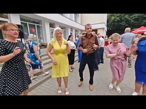 Видео: 28.07.24г..."Бабушки- Старушки"... звучит на танцполе в Гомельском парке... 👍❤️👍...