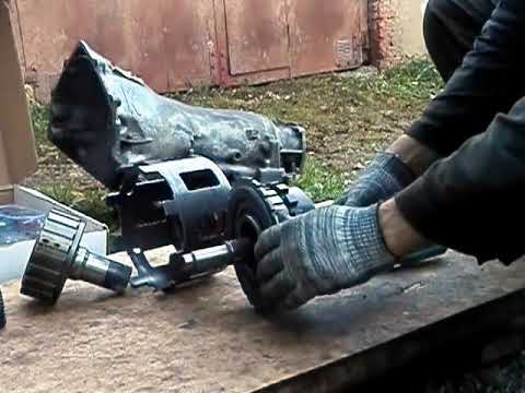 Видео: Внутри АКПП: планетарные механизмы. Как включается задний ход. (Коробка 4л60е)