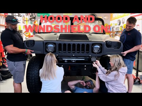 Видео: Установка капота и рамы лобового стекла Humvee.