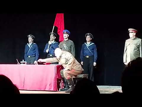 Видео: В театре 🎭