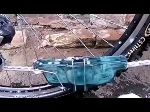 Видео: Очистка цепи велосипеда