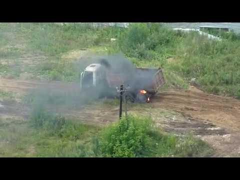 Видео: МАЗ задел провода в Мытищах (2016-07-25)