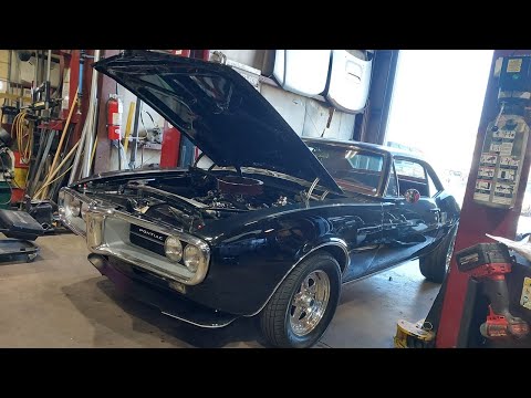 Видео: Большой, чёрный Pontiac Firebird первого поколения с протекающим 200-4R? Приступим к работе!