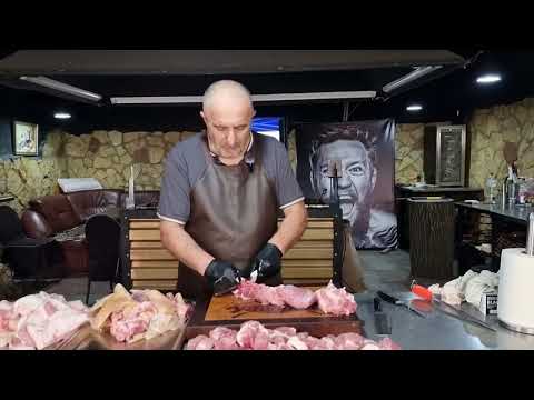 Видео: Шашлык из мякоти.  Сколько чистого мясо 🍖  для шашлыка останется с 20 кг блинов. Люля  кебаб куриный