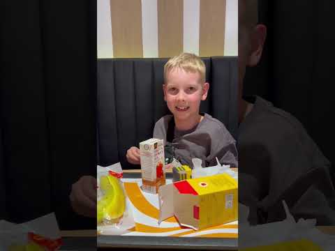 Видео: Распаковка minecraft happy meal в макдоналдс Дубае!!