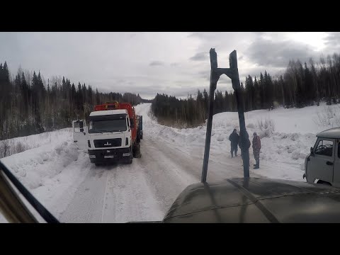 Видео: Маз создал пробку на Хитрой горе. Урал лесовоз.