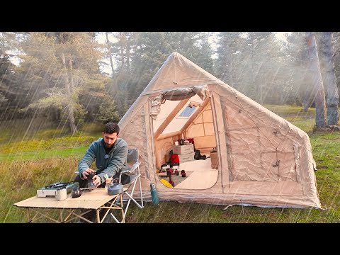 Видео: Роскошный кемпинг с печью, домашний комфорт в тумане 🏕️