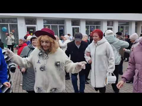 Видео: Кучерявая мадам........ 07.11.25 Гомель парк Луначарского 🥰💫
