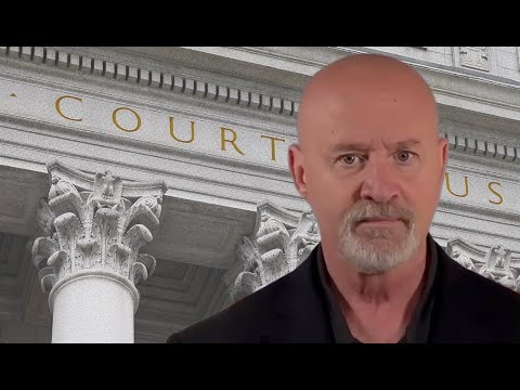 Видео: Судья приказал сотруднику иммиграционной службы Трампа ежедневно появляться в суде для наблюдения