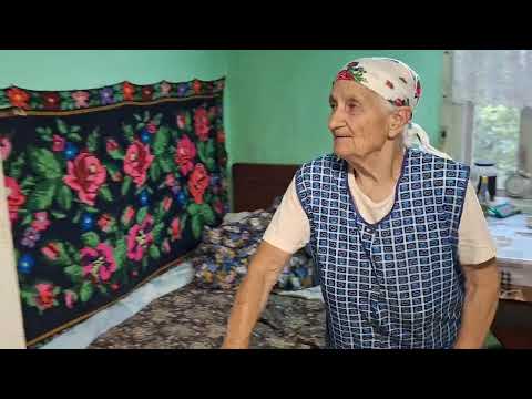 Видео: Вдохновляюще! 88-летняя бабушка работает на ферме и печёт пироги к ужину 🌿