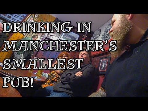 Видео: Выпивка в самом маленьком пабе Манчестера! — Manchester Pub Crawl