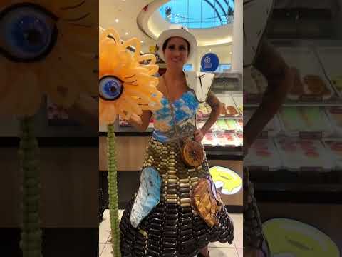 Видео: Дефиле - платье из воздушных шаров ✨