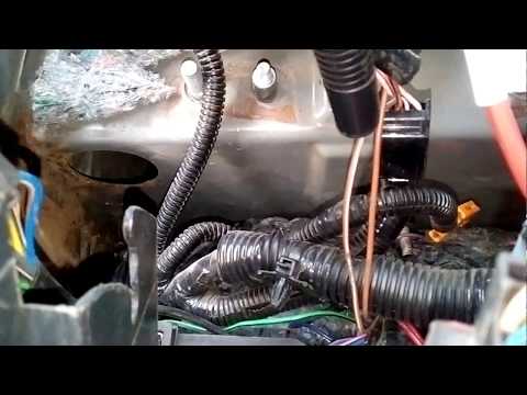 Видео: приора.дует холодный воздух в левую ногу