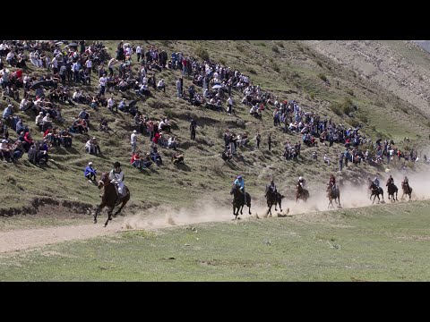 Видео: В Ботлихском районе состоялись ежегодные конные скачки.