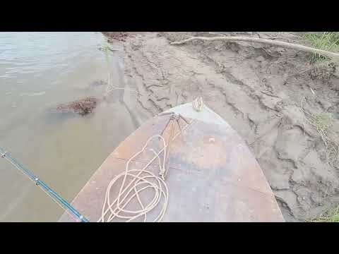 Видео: р  Обь.  Рыбачим  с  лодки.