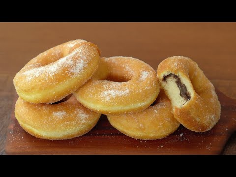 Видео: [Без духовки] Рецепт пушистых шоколадных пончиков :: Тает во рту, когда их едят теплыми