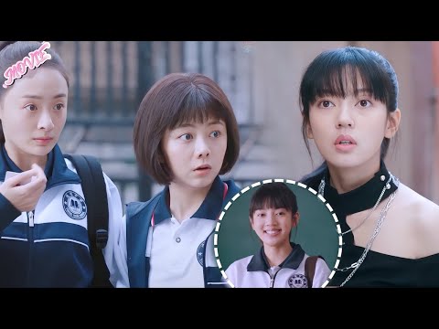 Видео: Днём пай-девочка, вечером босс банды?! 🤯 Даже хитрая девчонка в шоке! 🔥💗