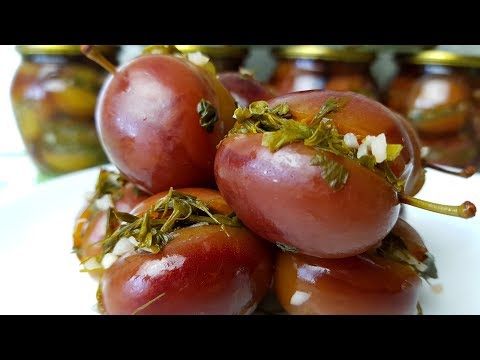 Видео: Маринованные сливы с чесноком и зеленью. Цыганка готовит. Gipsy cuisine.