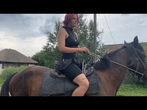Видео: ДЕНЬ СЕЛА С ЮНЫМ КОННИКОМ ! « КТО ЗАБРАЛ ПЕРВОЕ МЕСТО НА СКАЧКАХ?»