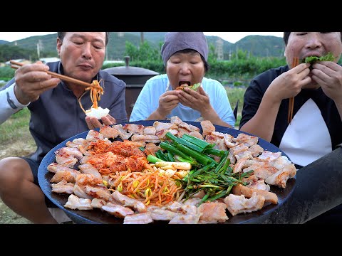 Видео: Плоские свиные внутренности на гриле - шоу еды Мукбанга.