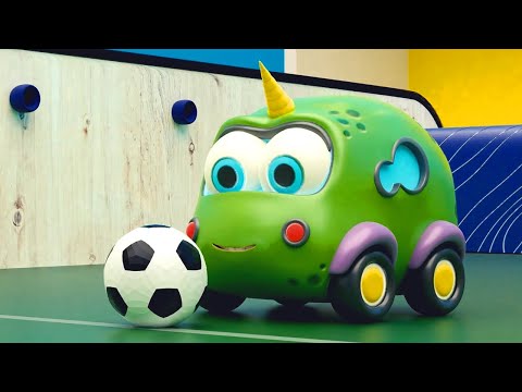 Видео: 🚗 Машинки Мокас – Серия 45 – Настольный футбол ⚽🏃 | Добрый мультик для малышей про машинки